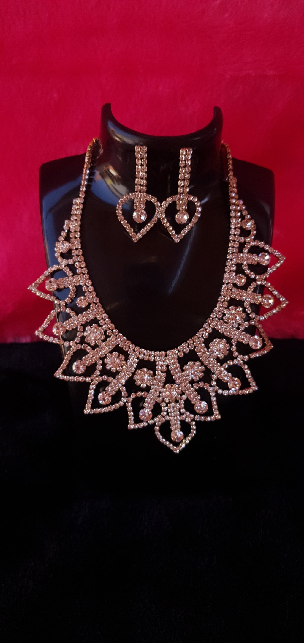 SET GOTA DE AGUA GARGANTILLA Y PENDIENTES